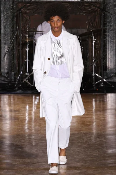 Look 15